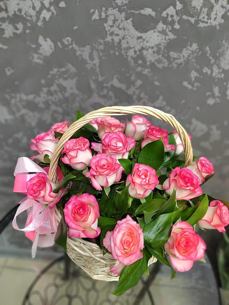 Цветочная композиция из Розы в корзине в Усть-Абакане