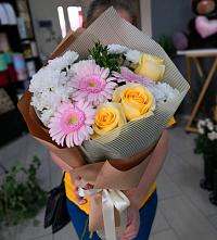 Букет цветов из:  Герберы, Розы и Хризантемы в Усть-Абакане