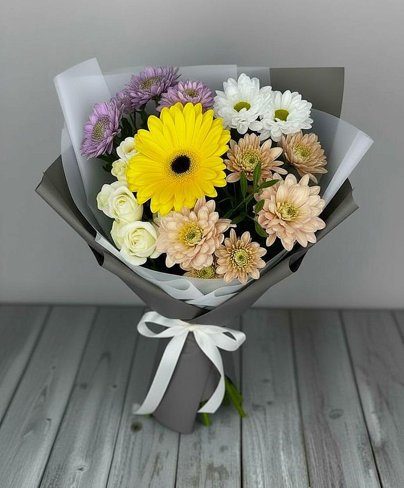 Букет цветов из: Розы, Герберы и Хризантемы в Усть-Абакане