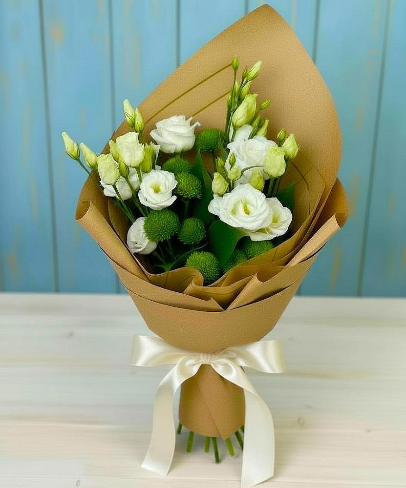 Букет цветов из: Хризантемы и Лизиантусы в Усть-Абакане