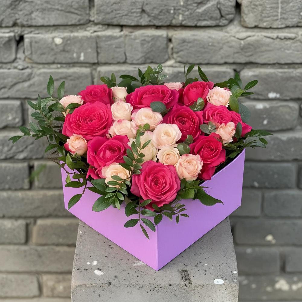 Цветочная композиция из Розы в коробке в Усть-Абакане