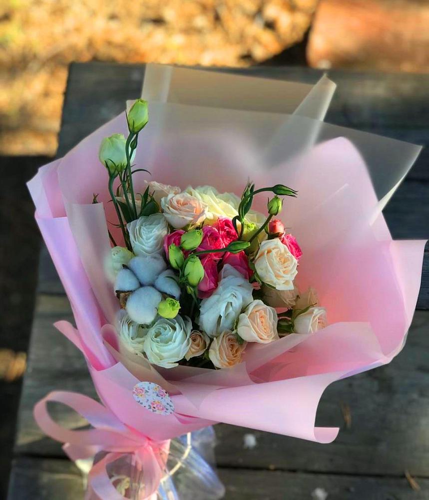 Букет цветов из: Розы и Лизиантусы в Усть-Абакане