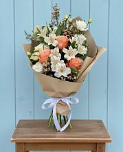 Букет цветов из:  Альстромерии, Лизиантусы, Розы и Хризантемы #REPLACE_PRED# Усть-Абакане