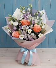 Букет цветов из:  Лизиантусы, Розы, Альстромерии и Гипсофила в Усть-Абакане