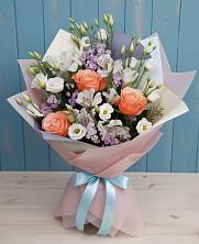 Букет цветов из:  Лизиантусы, Розы, Альстромерии и Гипсофила в Усть-Абакане