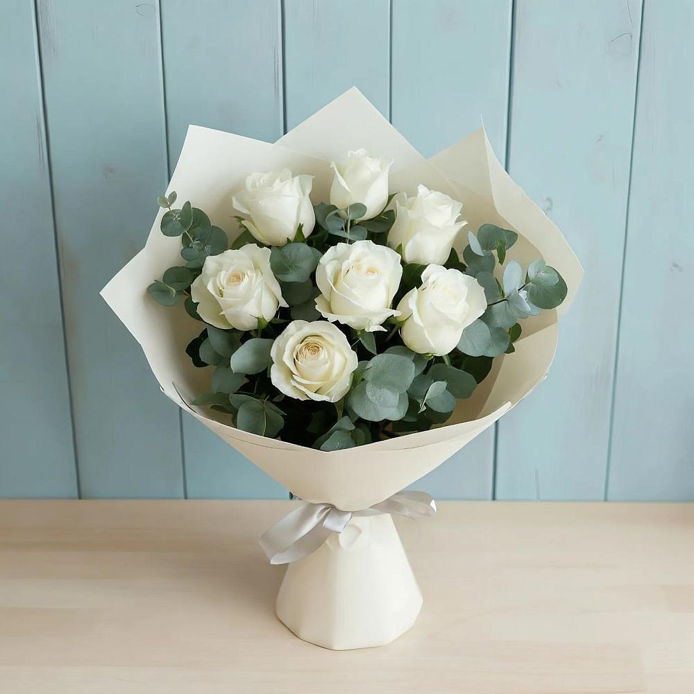 Букет Белые розы в Эвкалипте в Усть-Абакане