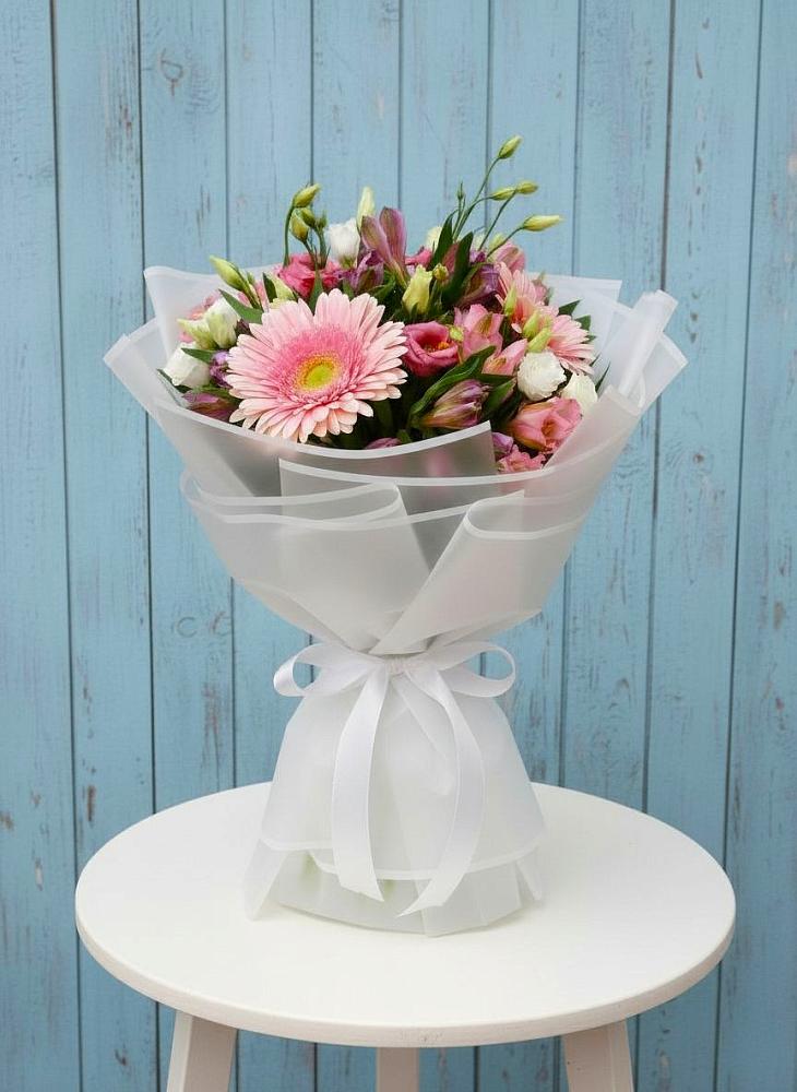 Букет цветов из: Герберы, Альстромерии и Лизиантусы в Усть-Абакане