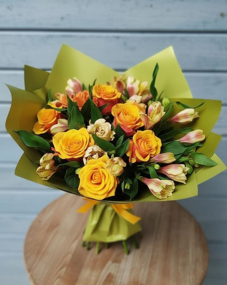 Букет цветов из: Альстромерии и Розы в Усть-Абакане