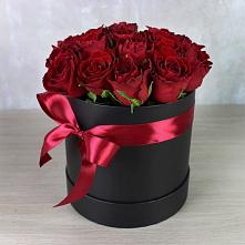 Цветочная композиция из Розы в шляпной коробке в Усть-Абакане