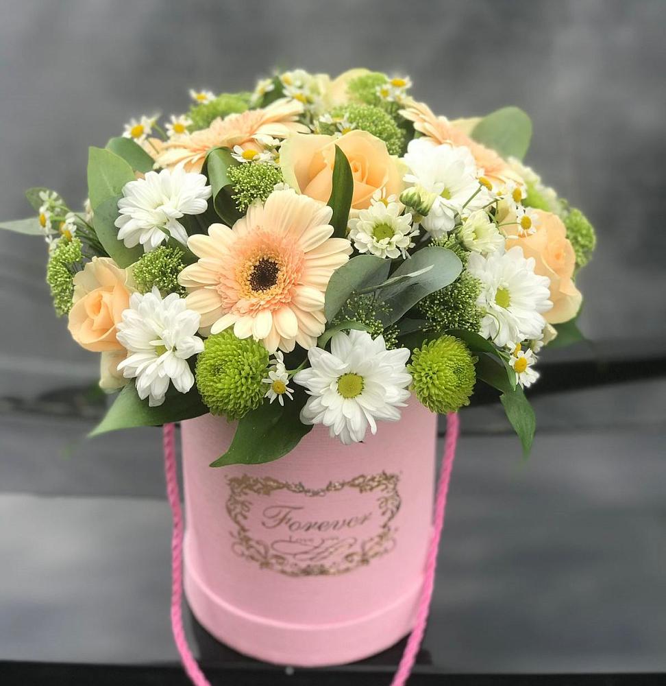 Цветочная композиция из Розы, Герберы и Хризантемы в шляпной коробке в Усть-Абакане