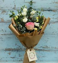 Букет цветов из:  Розы и Лизиантусы в Усть-Абакане