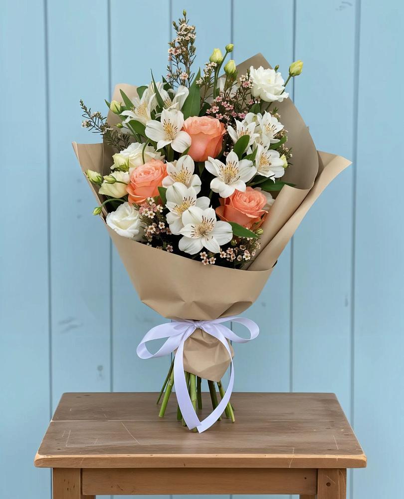 Букет цветов из: Альстромерии, Лизиантусы, Розы и Хризантемы в Усть-Абакане