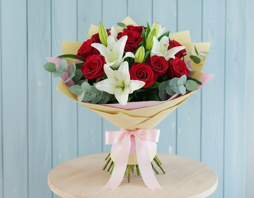 Букет цветов из: Лилии и Розы в Усть-Абакане